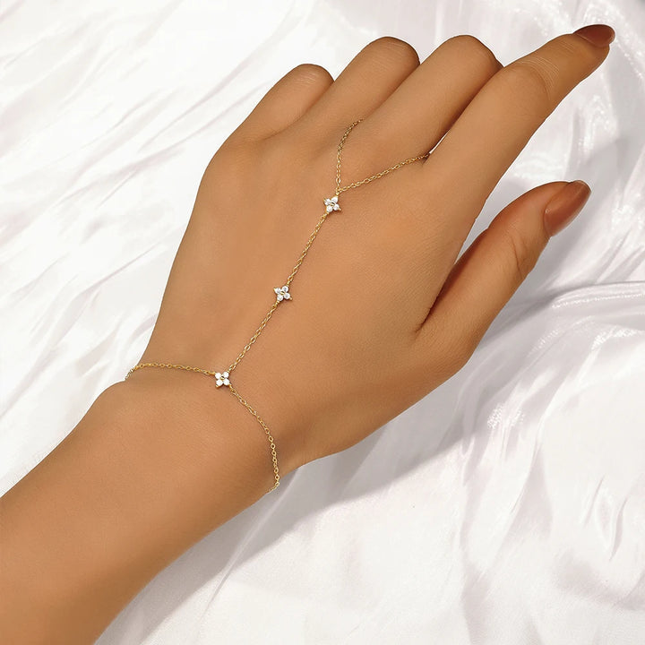 Aida Tri-Flower Point Hand Chain