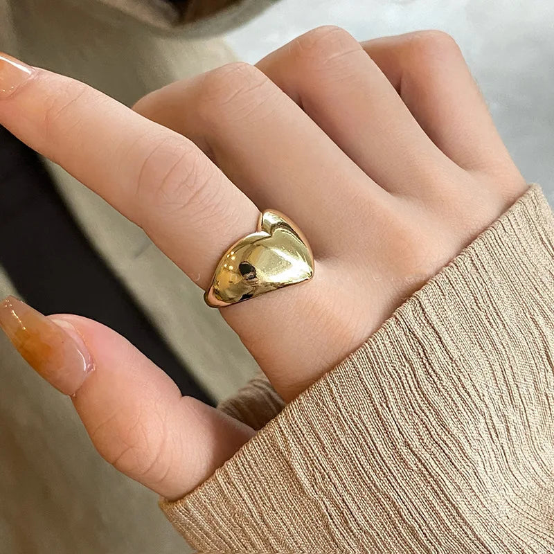 Cleo Smooth Heart Band