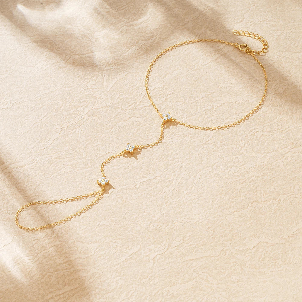 Aida Tri-Flower Point Hand Chain