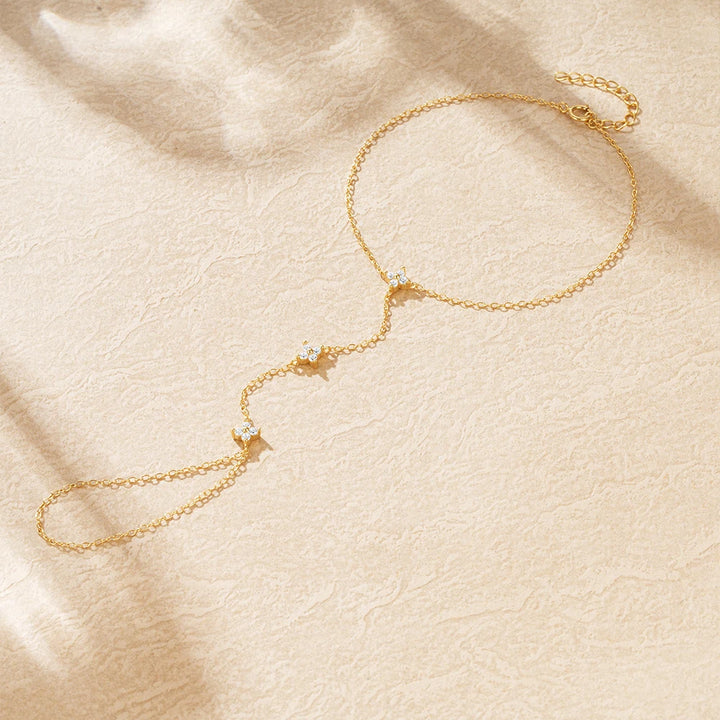 Aida Tri-Flower Point Hand Chain
