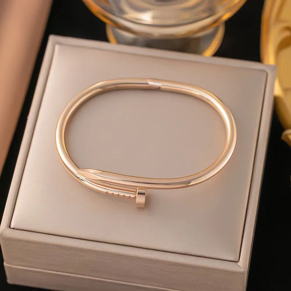 Laurel Nail Bracelet