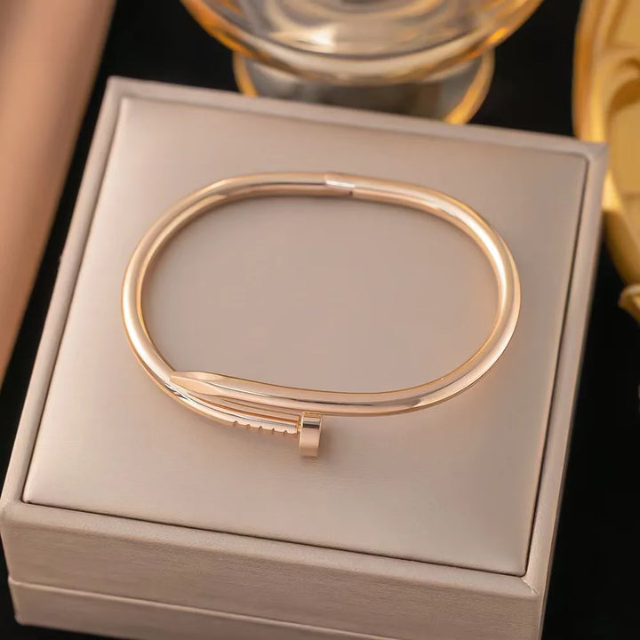 Laurel Nail Bracelet