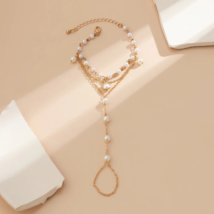 Lilith Pearl Point Hand Chain