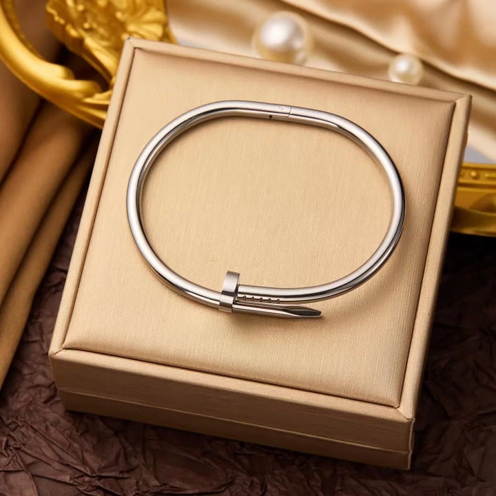 Laurel Nail Bracelet