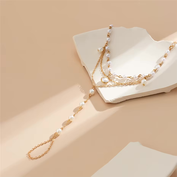 Lilith Pearl Point Hand Chain