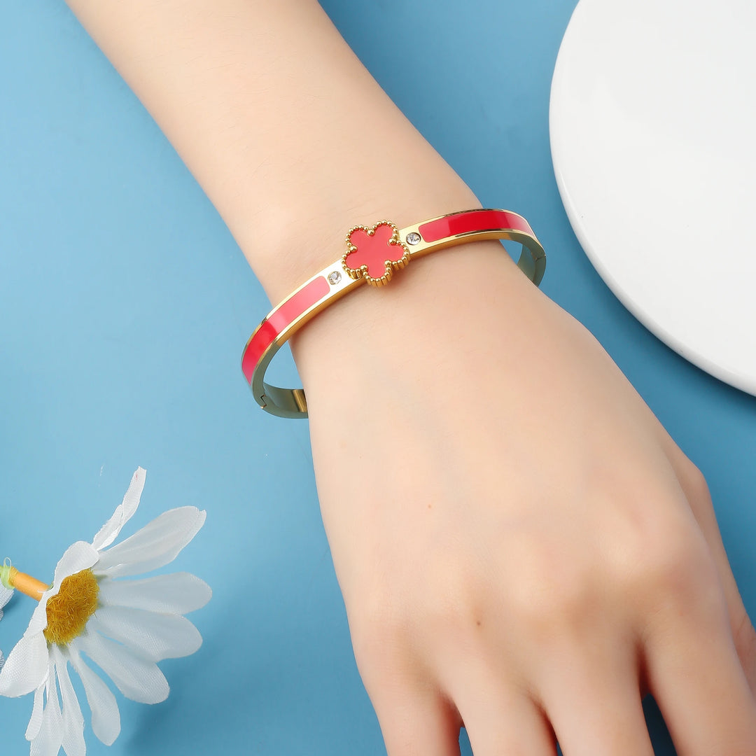 Georgia Five Leaf Clover Bangle
